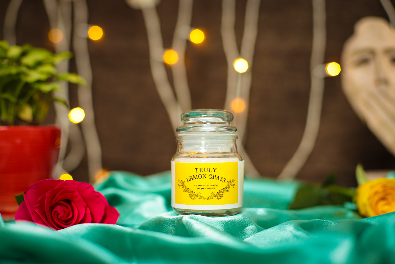 A refreshing Leomgrass Aroma Candle, perfect for uplifting the ambiance