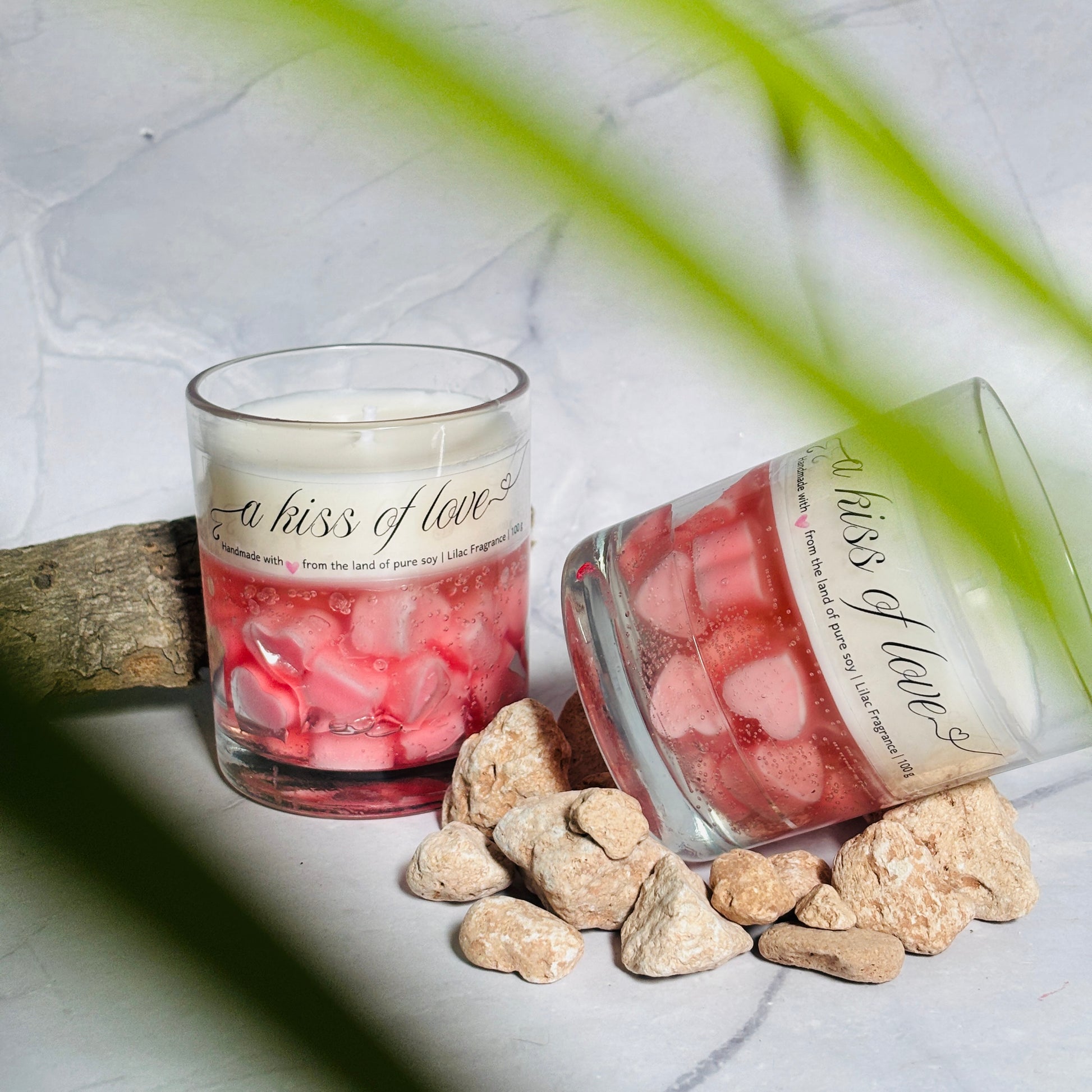 Romantic A Kiss of Love Candle – perfect for anniversaries, date nights, and special occasions