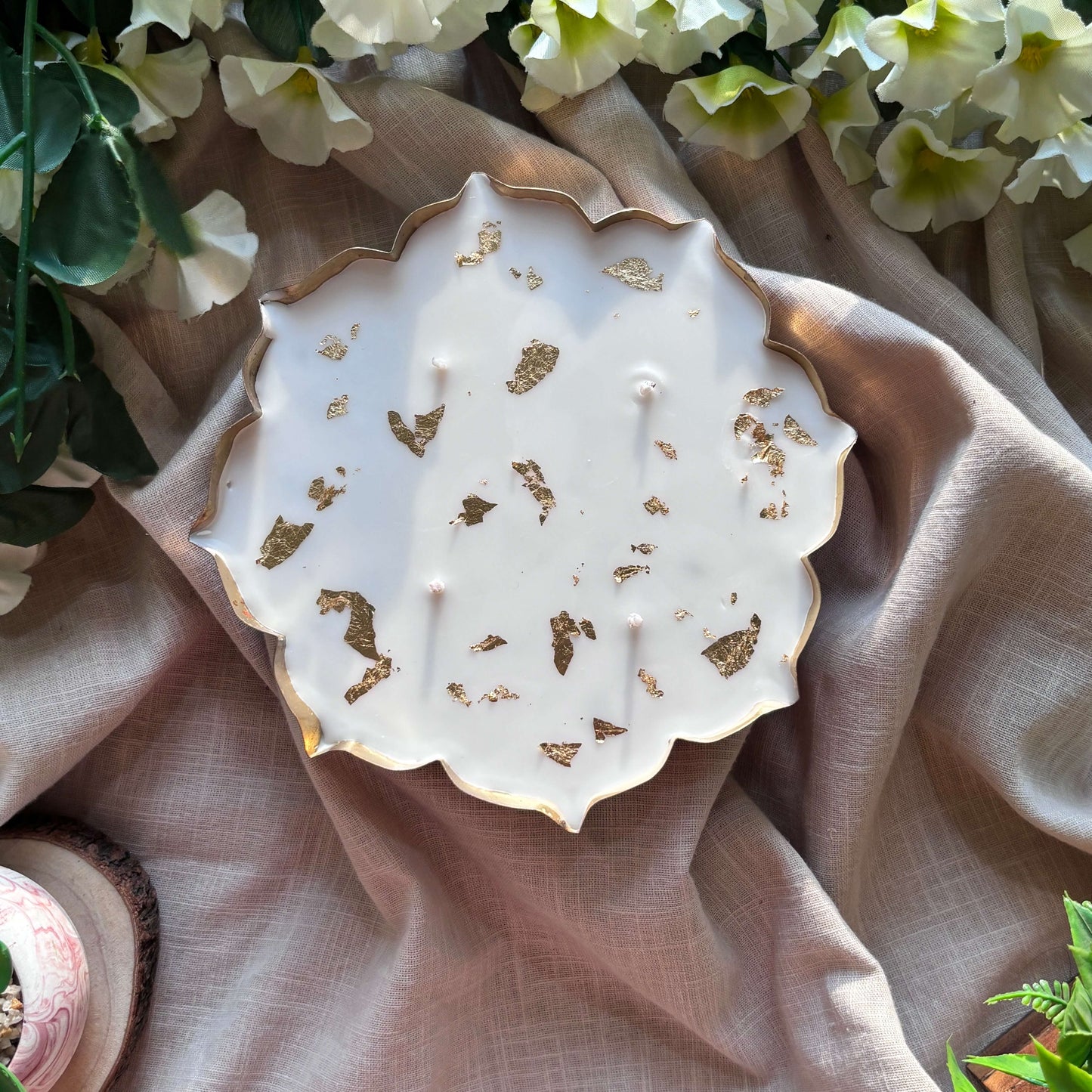 Radiant Bloom Urli Candle with Floral Aroma in an Elegant Bowl