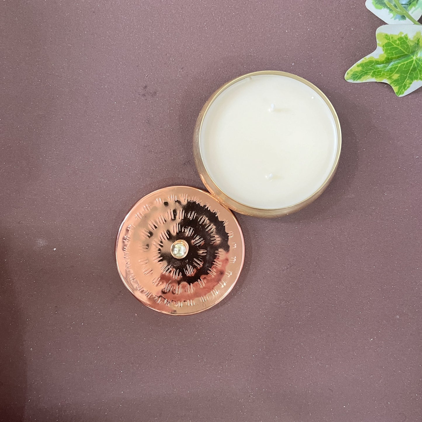 Nazrana Candles featuring elegant design and a rich, soothing fragrance, beautifully crafted for a warm and luxurious ambiance.