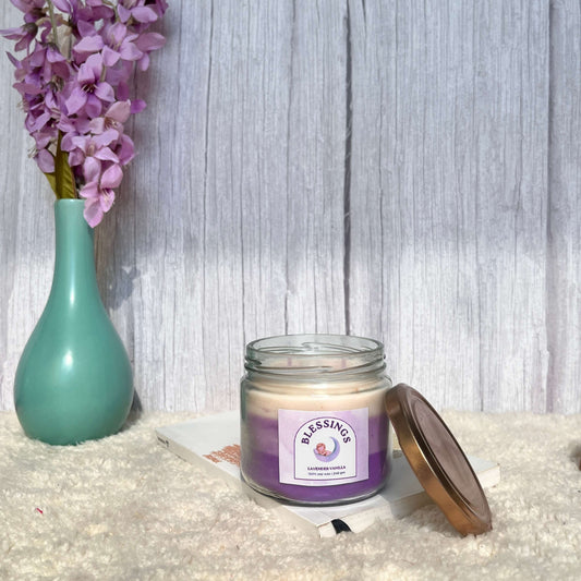 Beautiful ombre candle for baby shower décor – a soft and elegant glow.