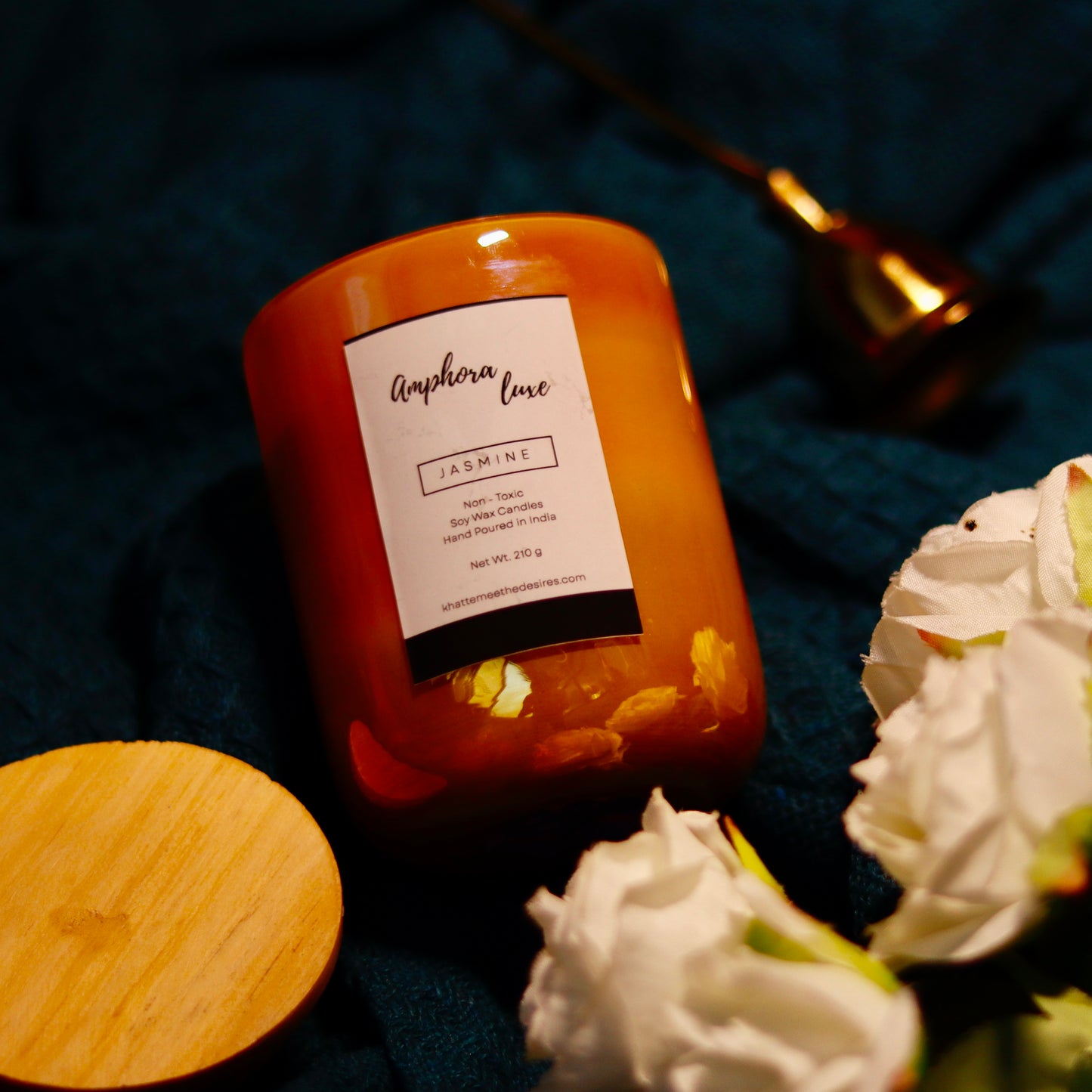 An Amphora Luxe Candle infused with soothing lavender and sandalwood, ideal for relaxation