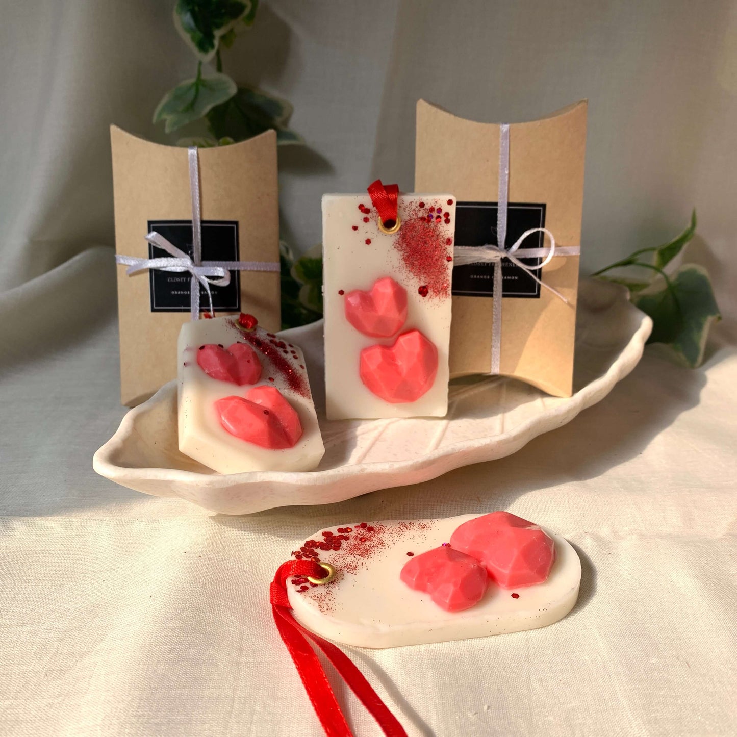 Closet Fresheners - Sandalwood Amber Wax Sachet