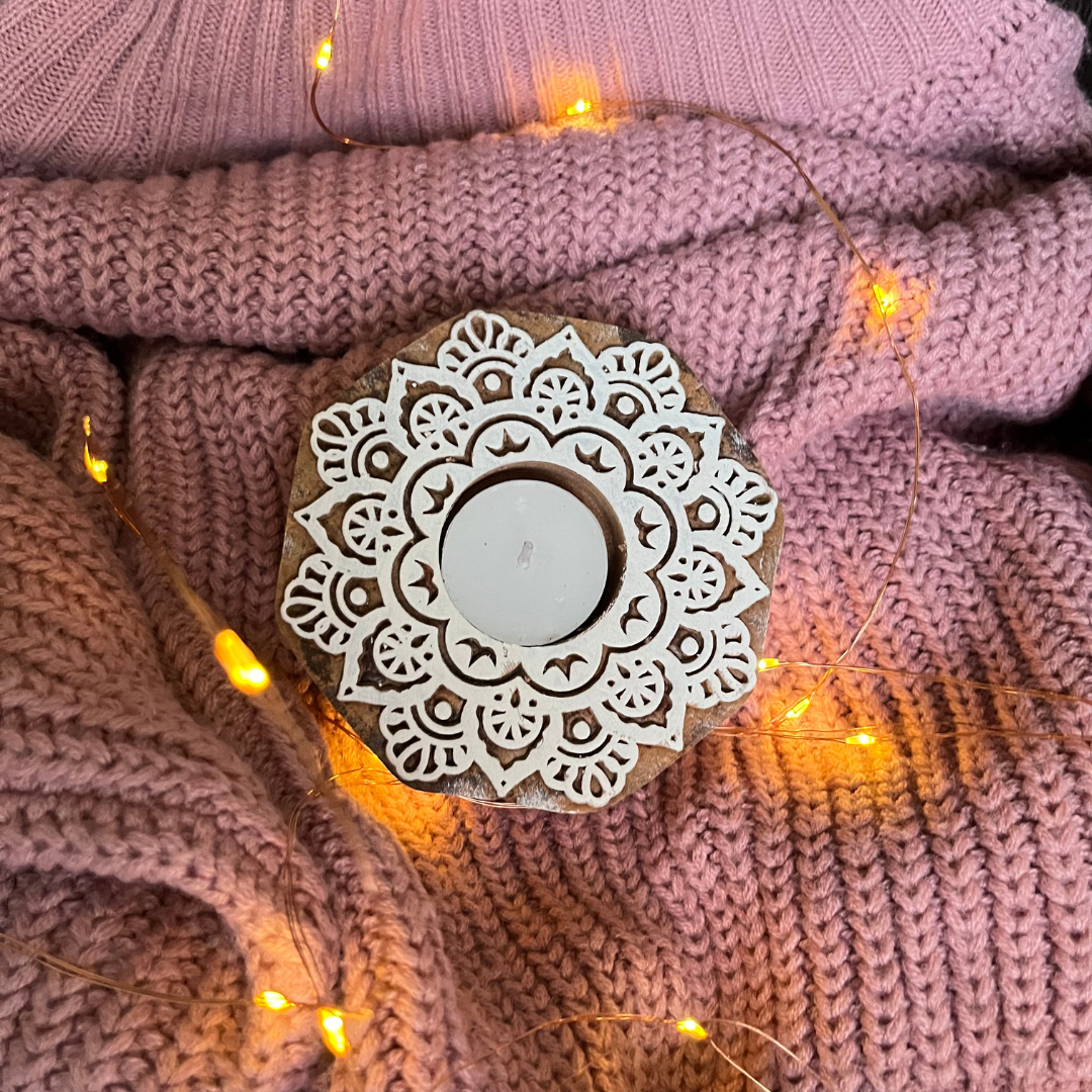 Festive wooden tea light holder for décor