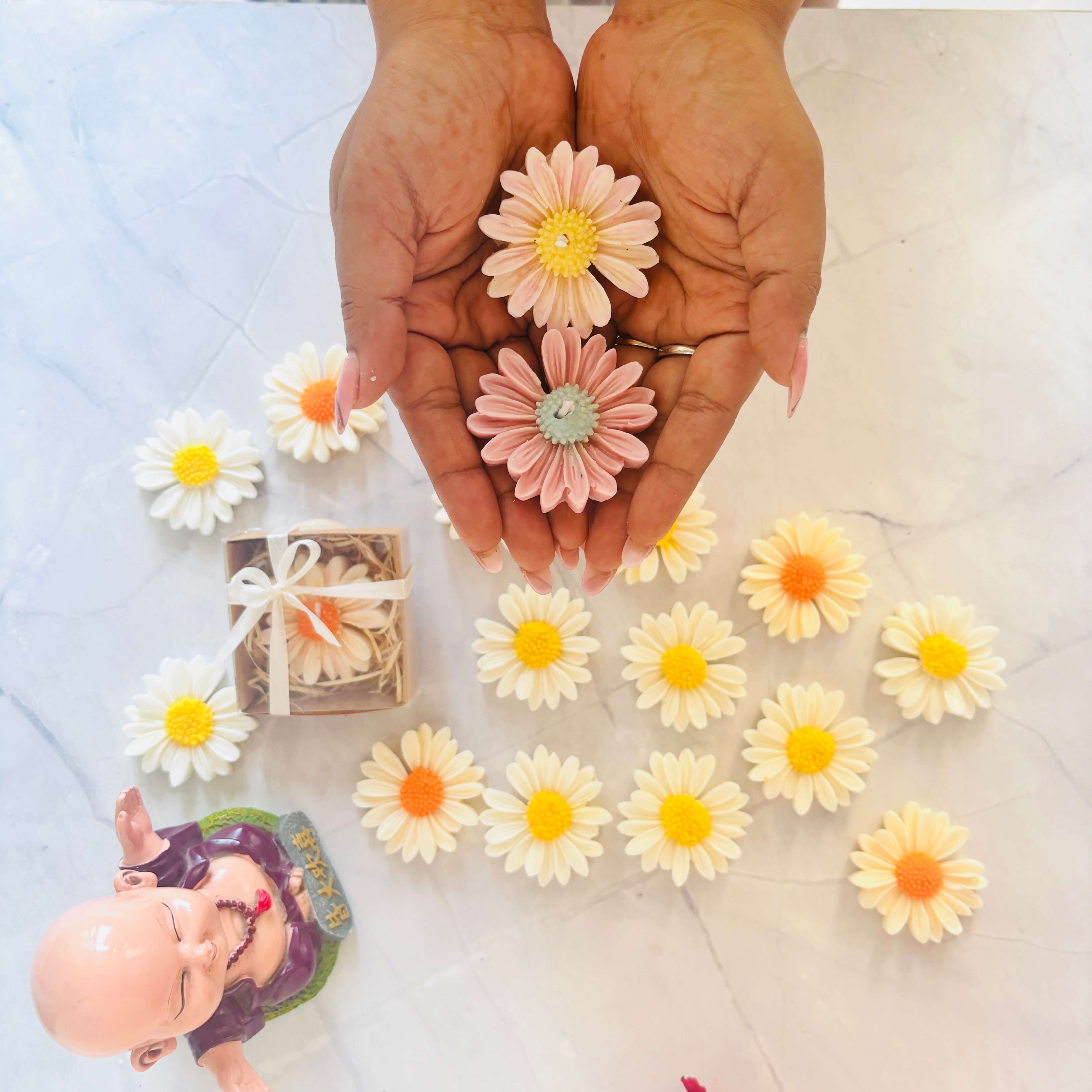 Daisy Candle - Lily